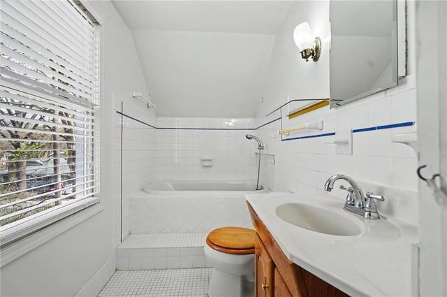 5212 W 57th Terrace, Roeland Park, KS 66205