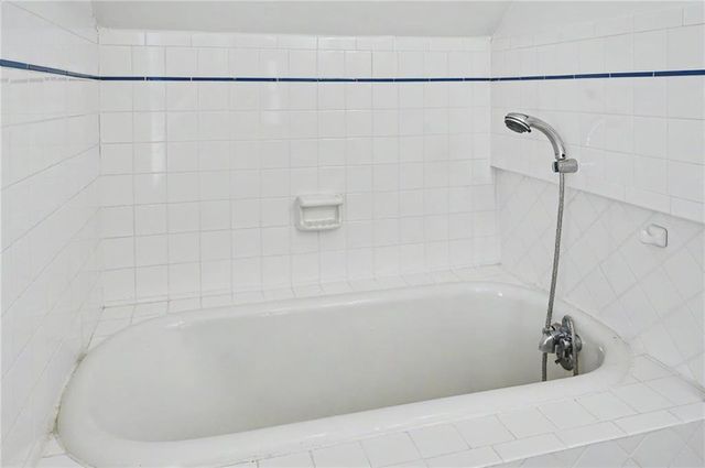 5212 W 57th Terrace, Roeland Park, KS 66205