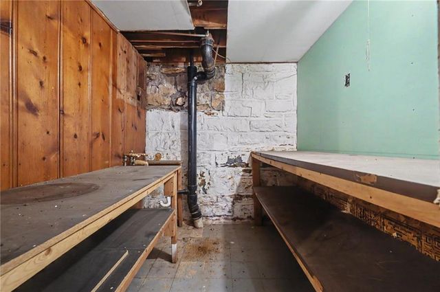 5212 W 57th Terrace, Roeland Park, KS 66205