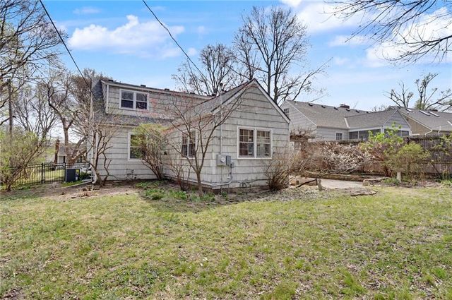 5212 W 57th Terrace, Roeland Park, KS 66205