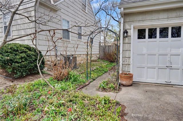 5212 W 57th Terrace, Roeland Park, KS 66205