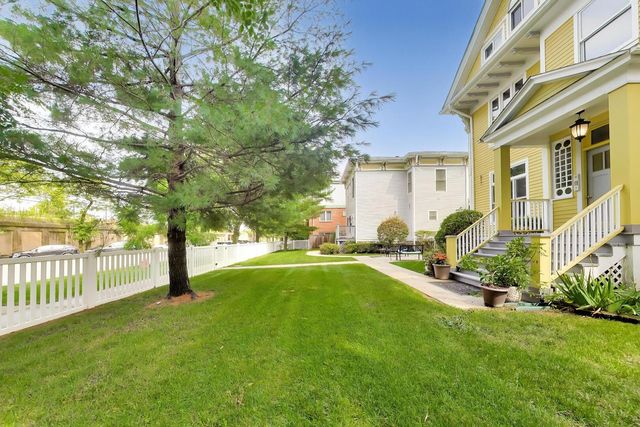 617 South Boulevard H, Oak Park, IL 60302