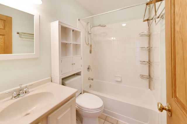 617 South Boulevard H, Oak Park, IL 60302
