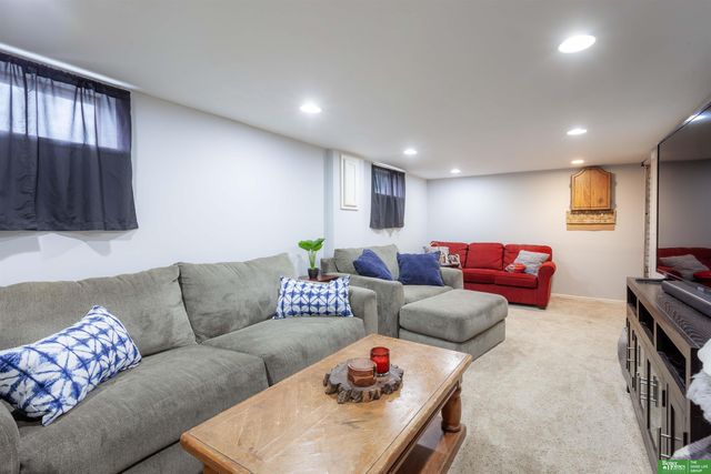 7546 Joseph Avenue, La Vista, NE 68128