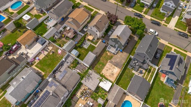 11 Jean Court, Woodbridge Proper, NJ 07095