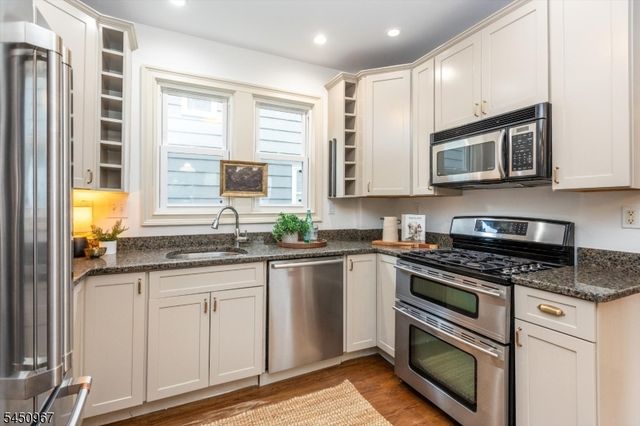 81 Boyden Ave, Maplewood Twp., NJ 07040