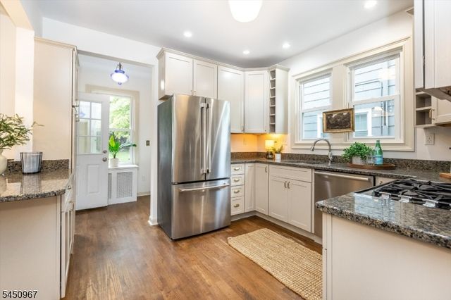 81 Boyden Ave, Maplewood Twp., NJ 07040