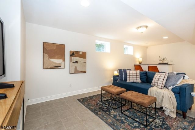 81 Boyden Ave, Maplewood Twp., NJ 07040