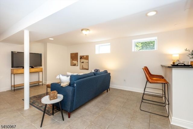 81 Boyden Ave, Maplewood Twp., NJ 07040
