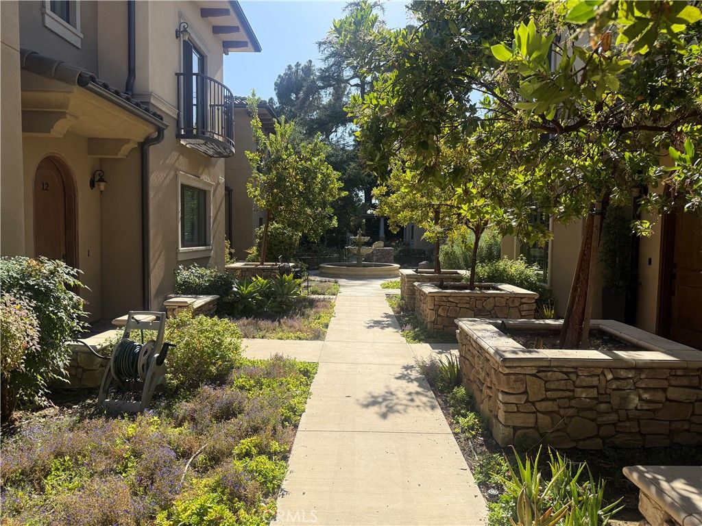 158 S Sierra Madre, Pasadena, CA 91107