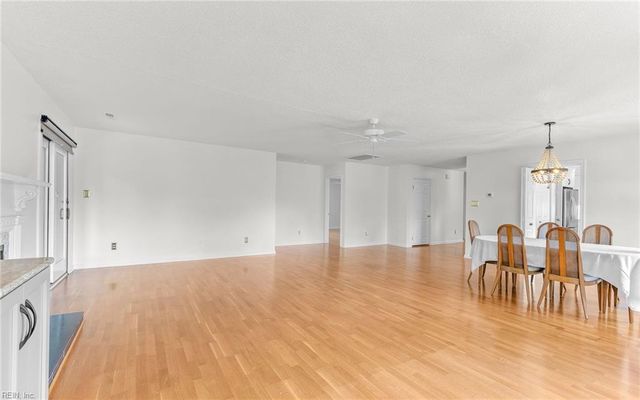 4239 Hatton Point LN # 35, Portsmouth, VA 23703