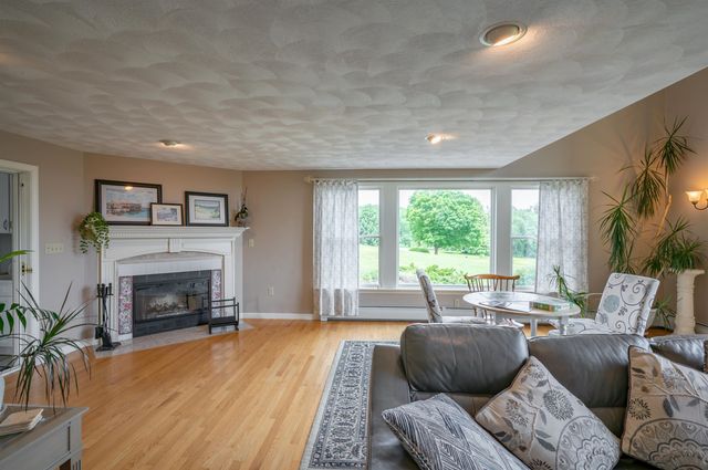 7 Longview Circle, Pelham, NH 03076