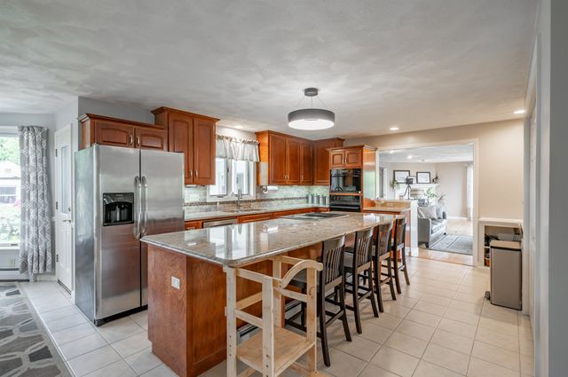 7 Longview Circle, Pelham, NH 03076