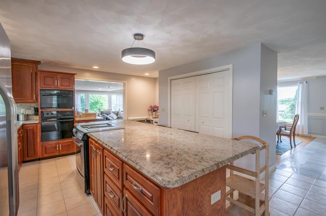 7 Longview Circle, Pelham, NH 03076