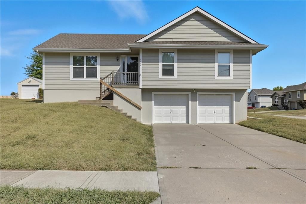 1110 BUTTERCUP Street, Smithville, MO 64089