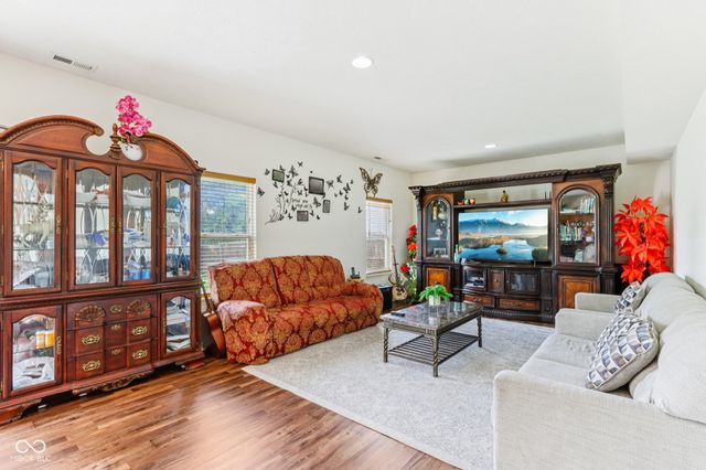 627 Appleseed Drive, Indianapolis, IN 46217