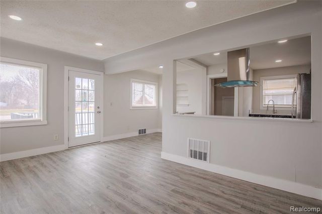 91 Martin Luther King Jr Boulevard, Pontiac, MI 48342