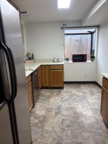 5617 Layton Dr, North Highlands, CA 95660