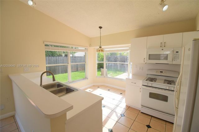 15860 SW 77th St, Miami, FL 33193