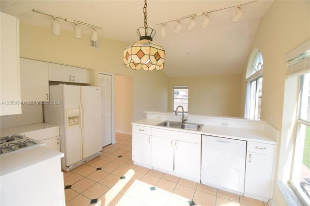 15860 SW 77th St, Miami, FL 33193
