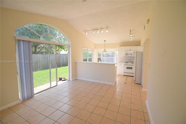 15860 SW 77th St, Miami, FL 33193