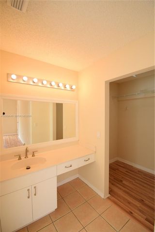 15860 SW 77th St, Miami, FL 33193