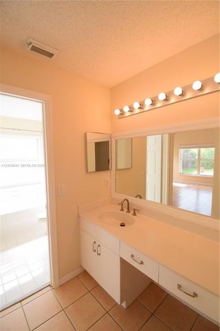 15860 SW 77th St, Miami, FL 33193