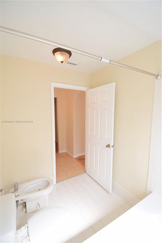 15860 SW 77th St, Miami, FL 33193