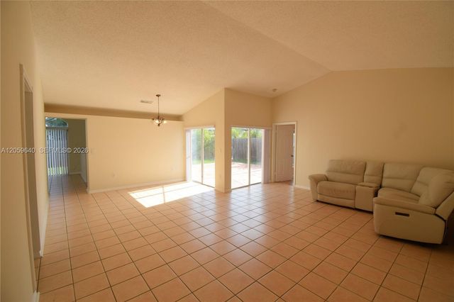 15860 SW 77th St, Miami, FL 33193