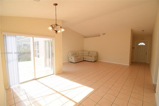 15860 SW 77th St, Miami, FL 33193