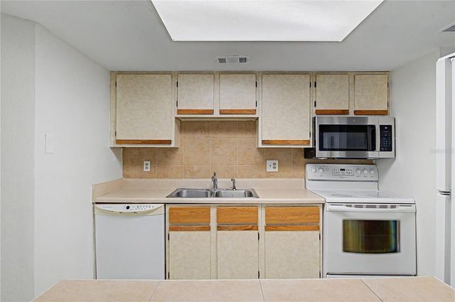 123 LOBLOLLY COURT A, Oldsmar, FL 34677