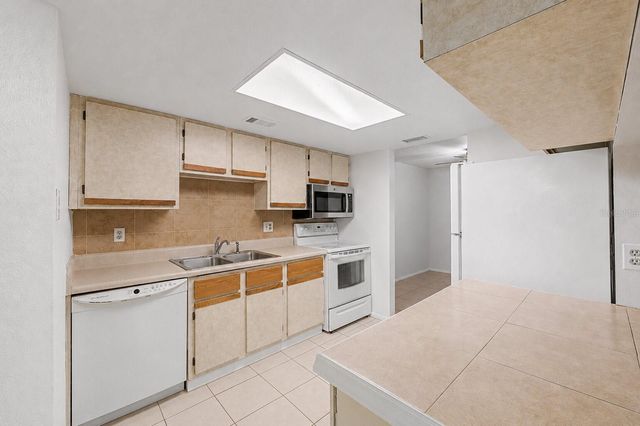 123 LOBLOLLY COURT A, Oldsmar, FL 34677