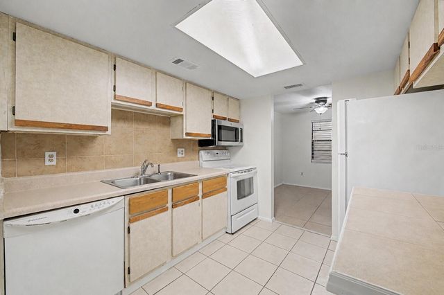 123 LOBLOLLY COURT A, Oldsmar, FL 34677