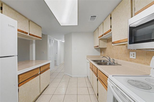 123 LOBLOLLY COURT A, Oldsmar, FL 34677