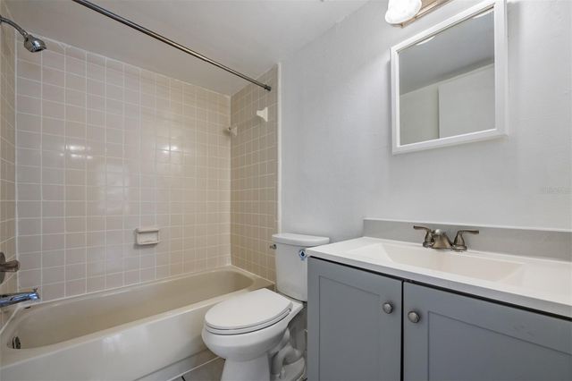 4208 WINDING MOSS TRAIL 102, Tampa, FL 33613