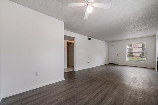 4208 WINDING MOSS TRAIL 102, Tampa, FL 33613