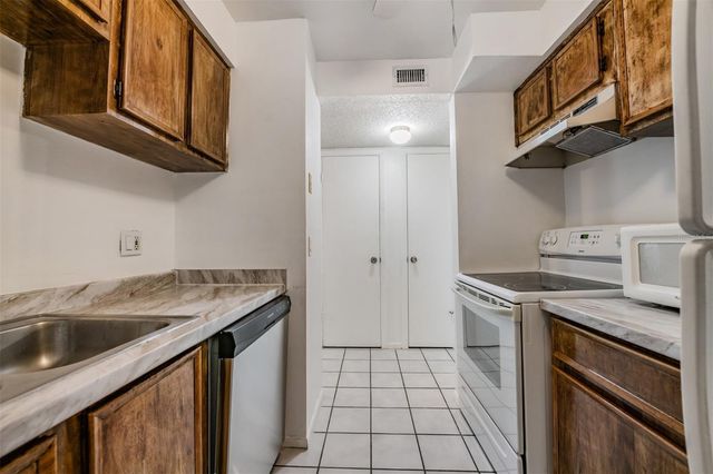 4208 WINDING MOSS TRAIL 102, Tampa, FL 33613