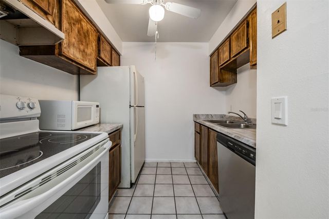 4208 WINDING MOSS TRAIL 102, Tampa, FL 33613