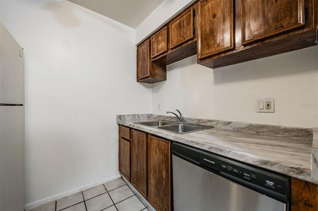 4208 WINDING MOSS TRAIL 102, Tampa, FL 33613