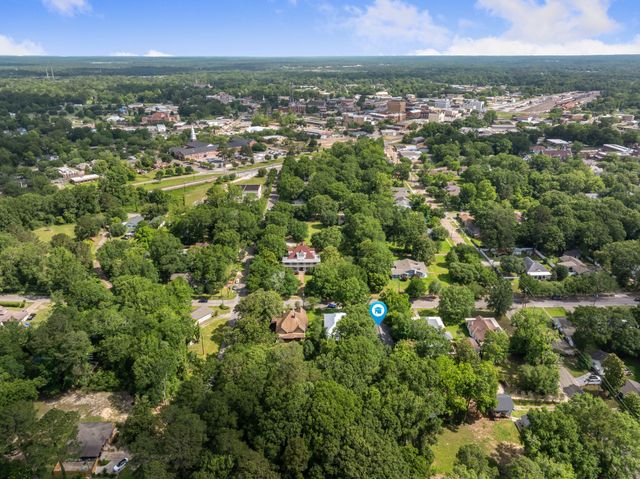 407 Rebecca Ave., Hattiesburg, MS 39401