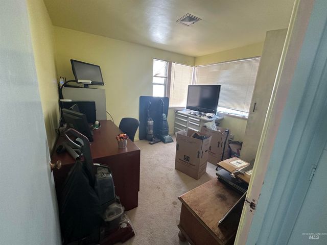 455 Sunrise Blvd N, Twin Falls, ID 83301