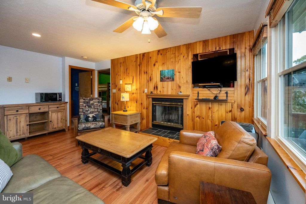 Image 2 of property listing at 181 JEFFREY LN #23A, Oakland, MD 21550