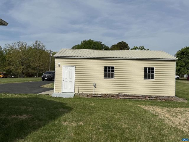 1444 SCHOOL BUS RD, Louisa, VA 23093