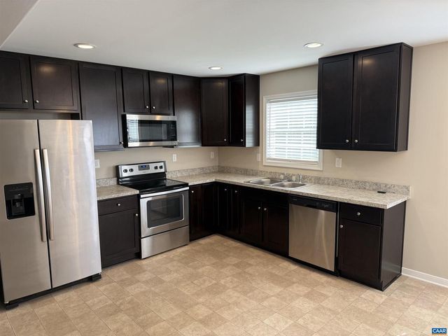 1444 SCHOOL BUS RD, Louisa, VA 23093