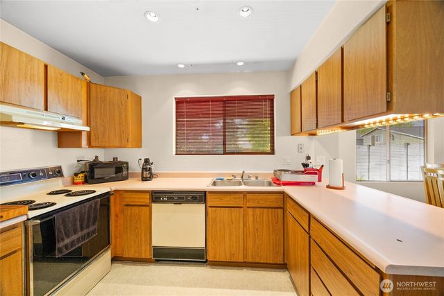 21815 SE 271st Street, Maple Valley, WA 98038