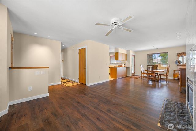 21815 SE 271st Street, Maple Valley, WA 98038