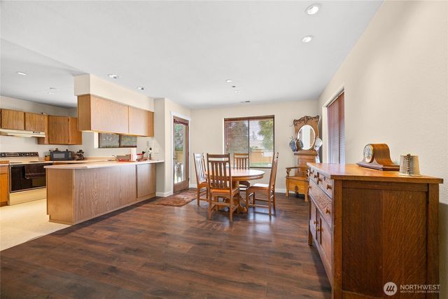 21815 SE 271st Street, Maple Valley, WA 98038