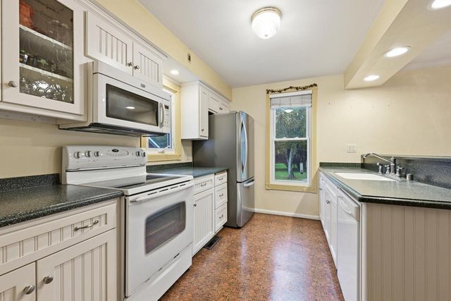 S83W24105 Artesian AVENUE, Big Bend, WI 53103
