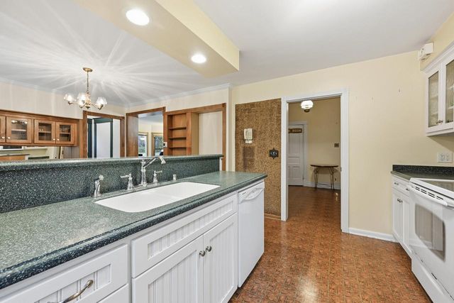 S83W24105 Artesian AVENUE, Big Bend, WI 53103