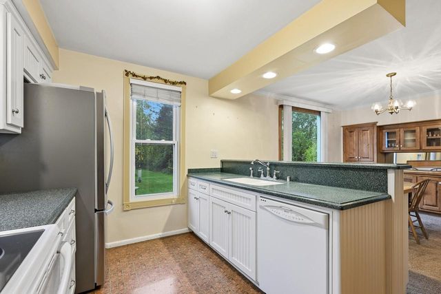S83W24105 Artesian AVENUE, Big Bend, WI 53103